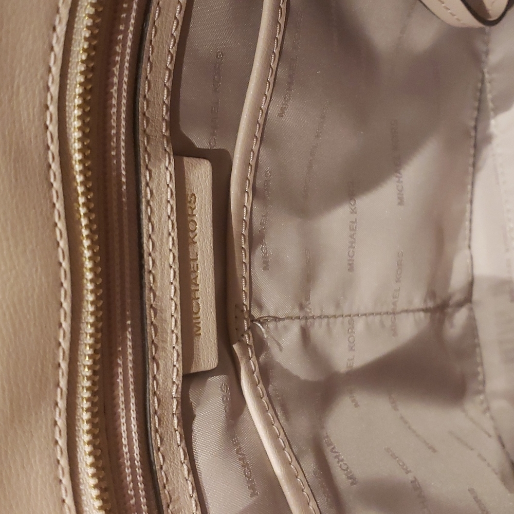 ❣️💫MARK DOWN💫❣️ Michael Kors pink bag - Picture 8 of 15